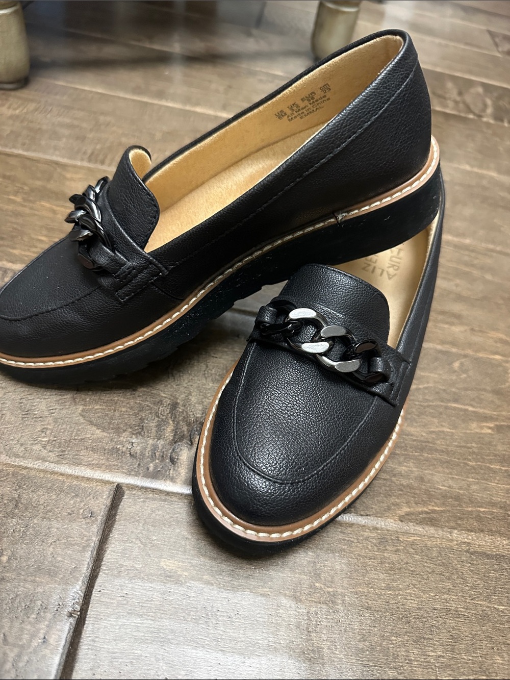 Naturalizer Black Chain-Detail Penny Loafers